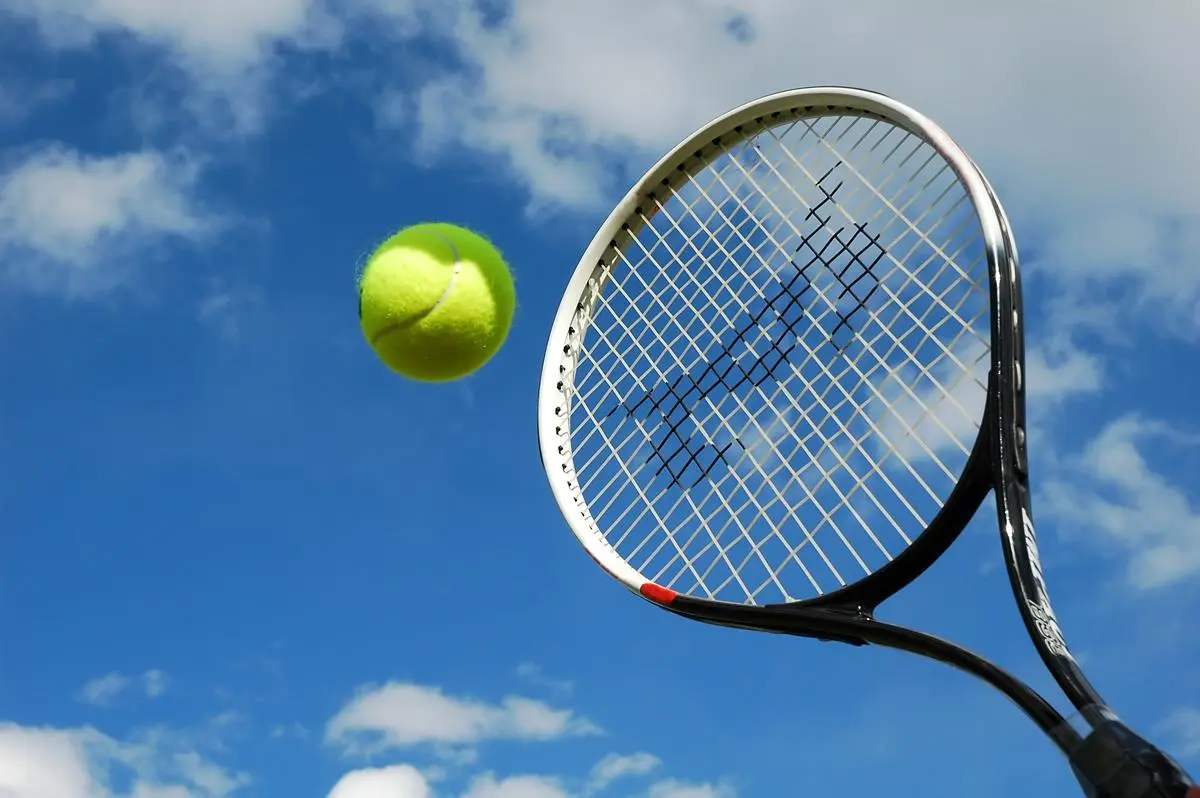 Racquet War hero image
